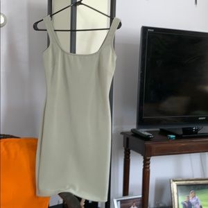 One dress no sleeves